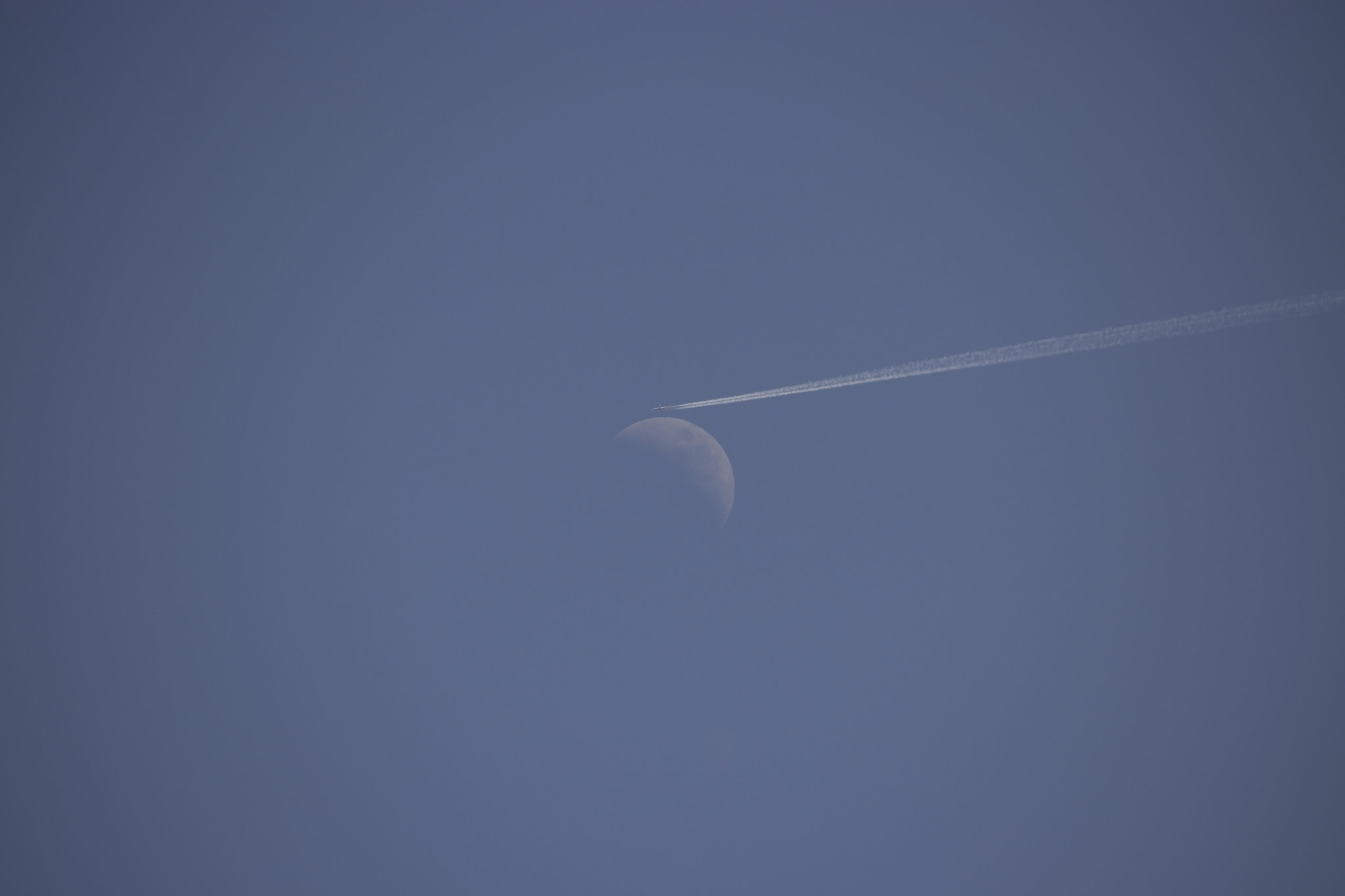 Canon EF-S 55-250mm F4-5.6 IS STM sample photo. To the moon photography