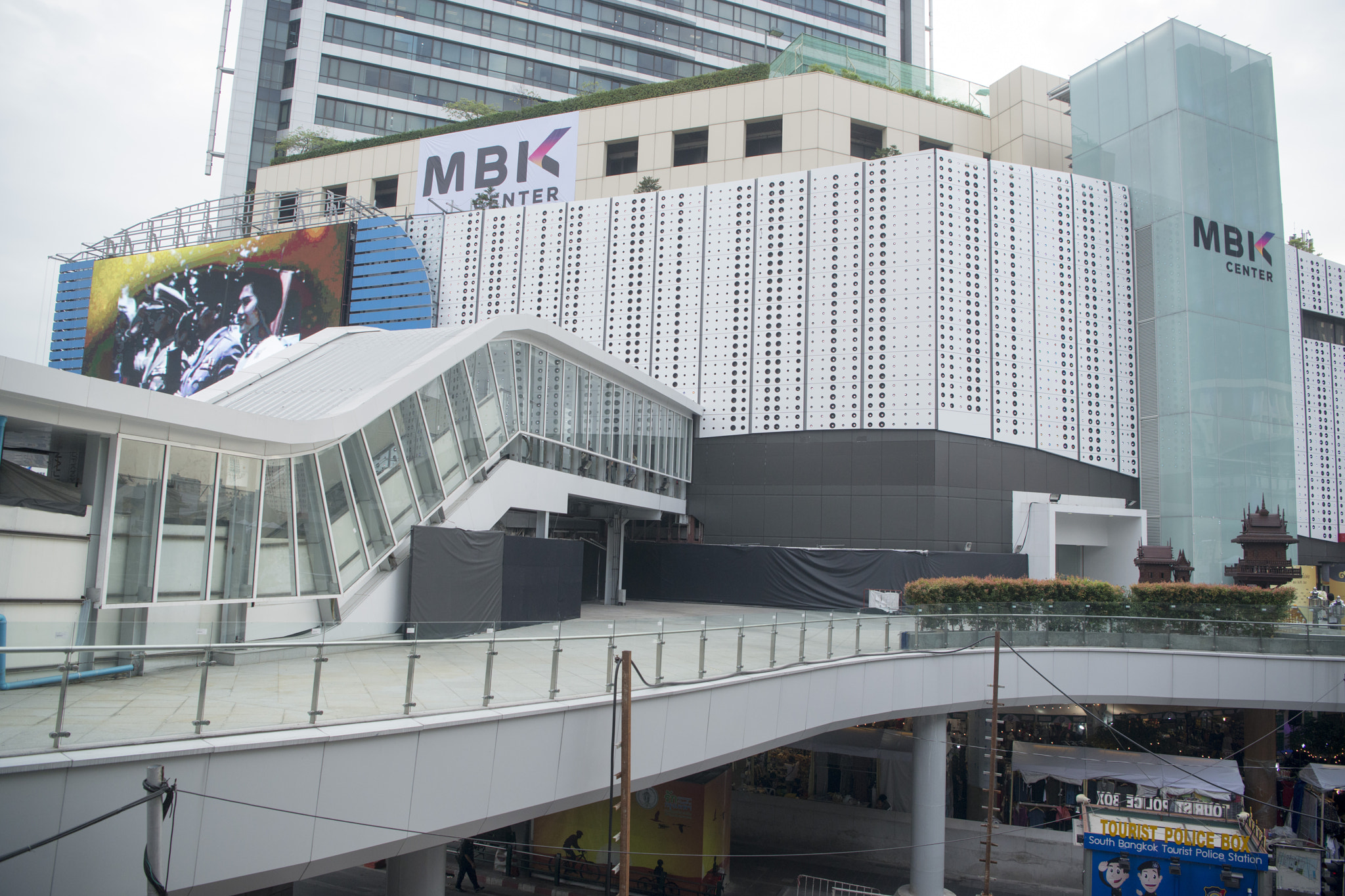 Nikon D800 + Nikon AF-S Nikkor 24-70mm F2.8E ED VR sample photo. Thailand bangkok siam square mbk mall photography