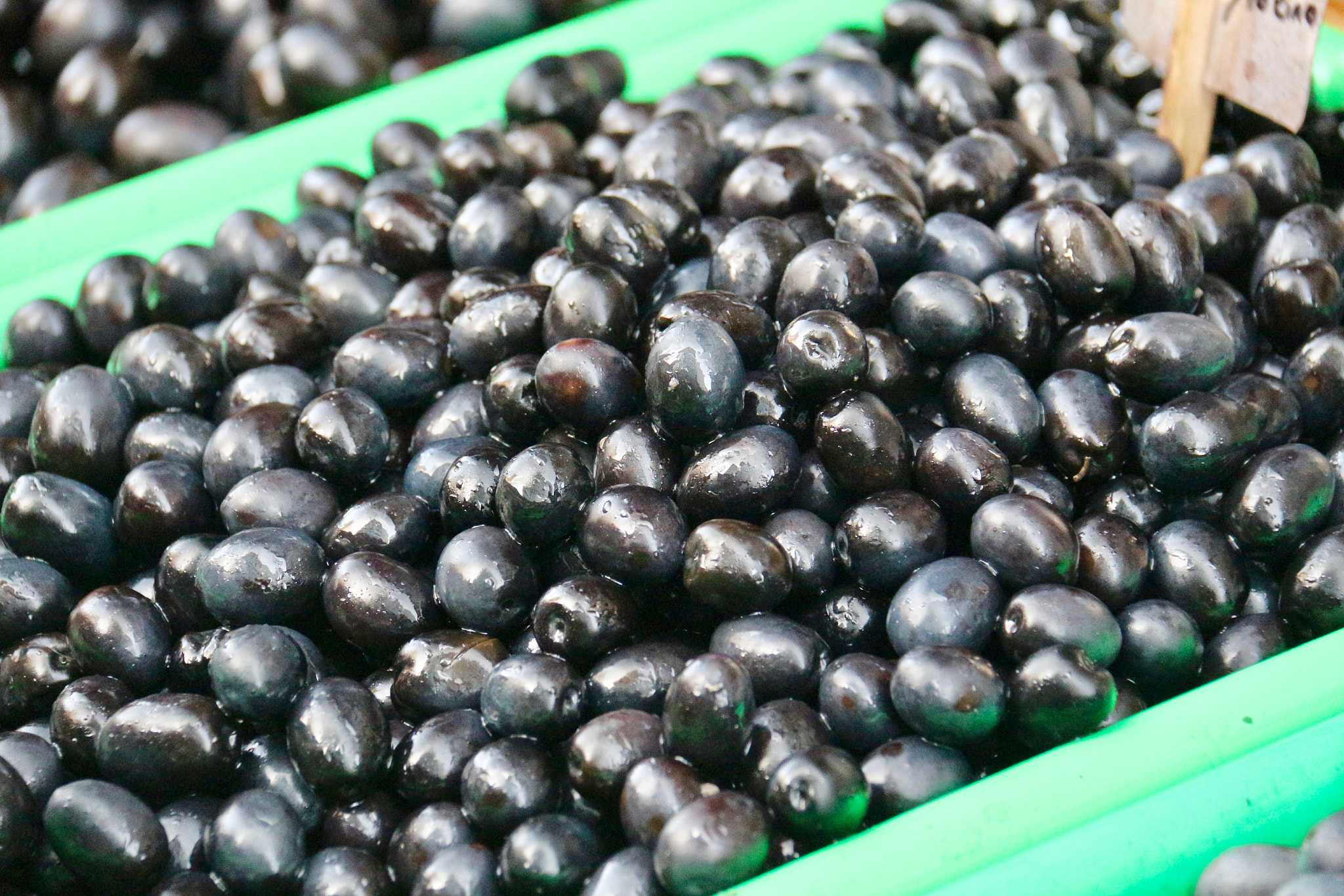 Canon EF-S 18-200mm F3.5-5.6 IS sample photo. Black olives photography