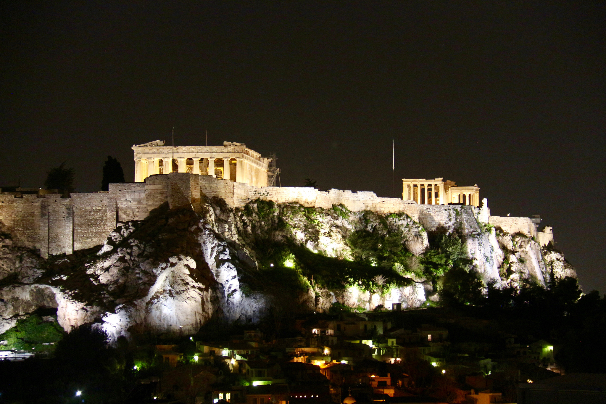Canon EF-S 18-200mm F3.5-5.6 IS sample photo. Night acropolis photography