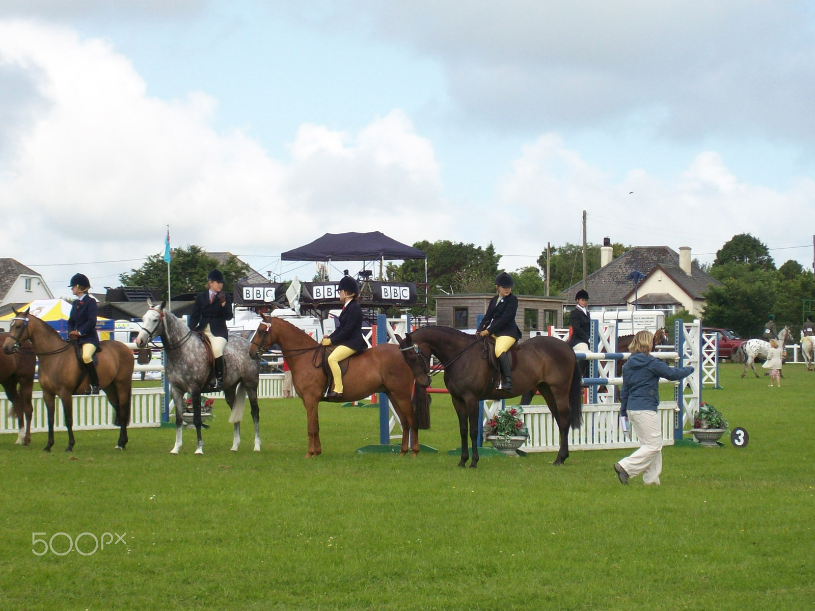 Kodak EASYSHARE C613 ZOOM DIGITAL CAMERA sample photo. Show jumping line up. photography