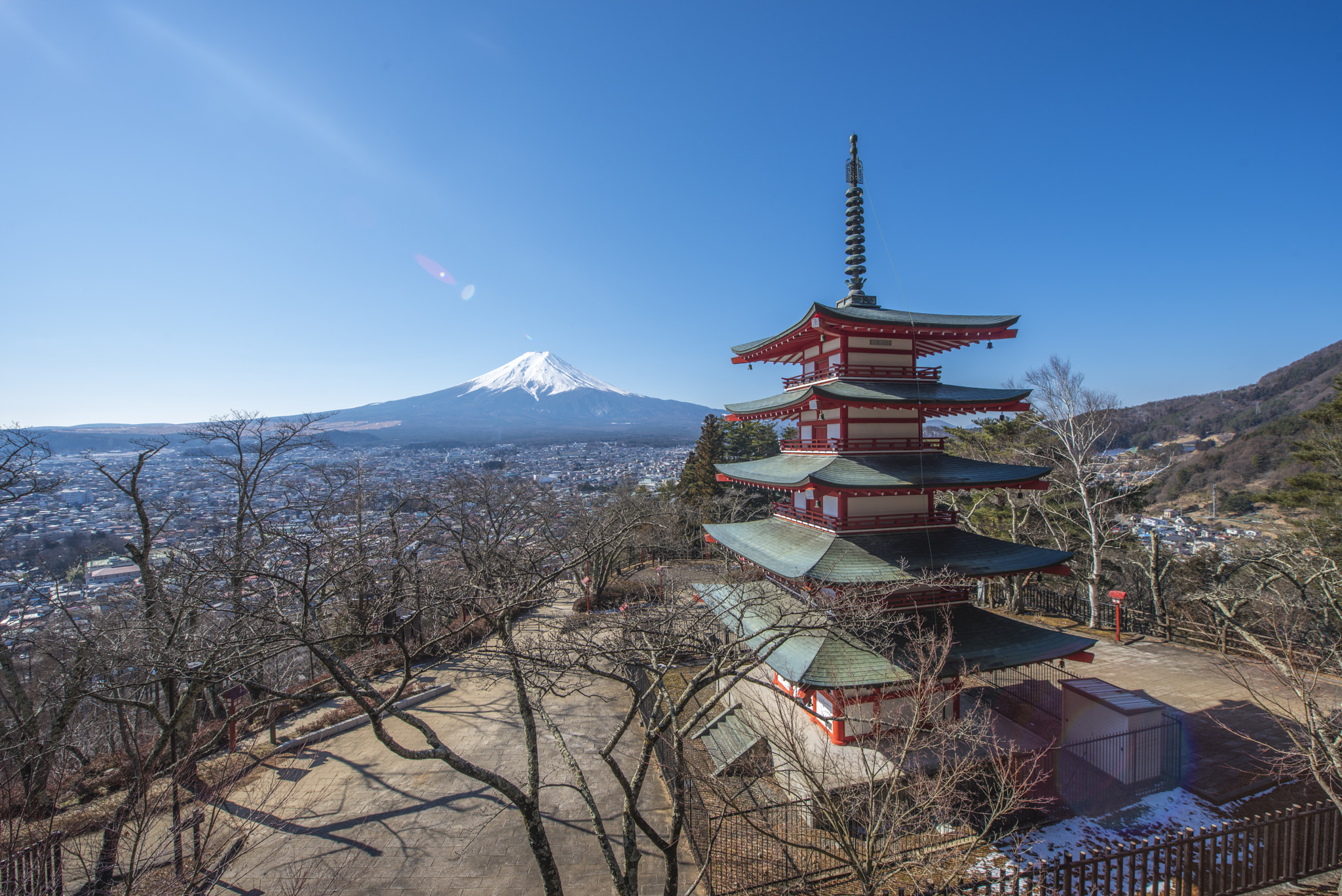 Nikon AF-S Nikkor 14-24mm F2.8G ED sample photo. Red pagoda and fuji mountain photography