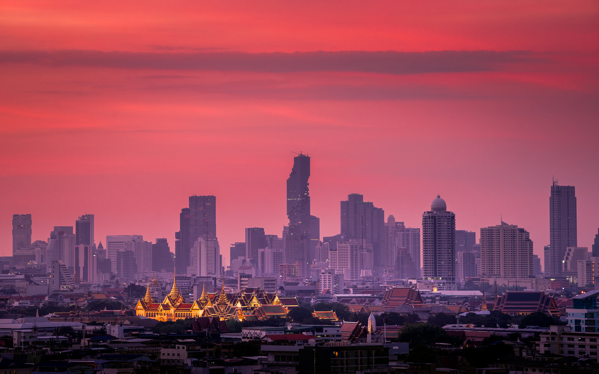 Sony a7 + Sony FE 70-200mm F4 G OSS sample photo. Thailand grand palace with the tallest building in thailand photography