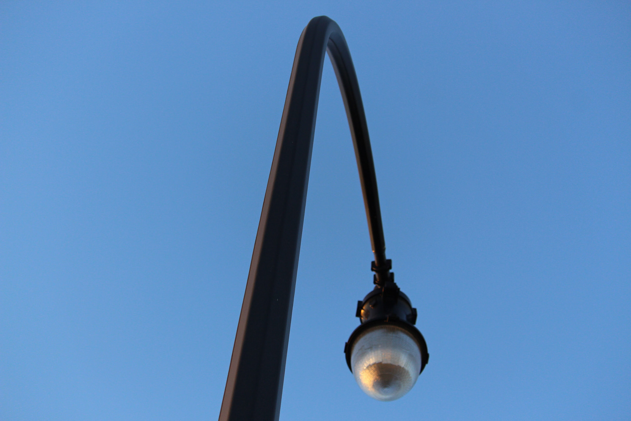 Canon EF-S 55-250mm F4-5.6 IS STM sample photo. Street light post photography
