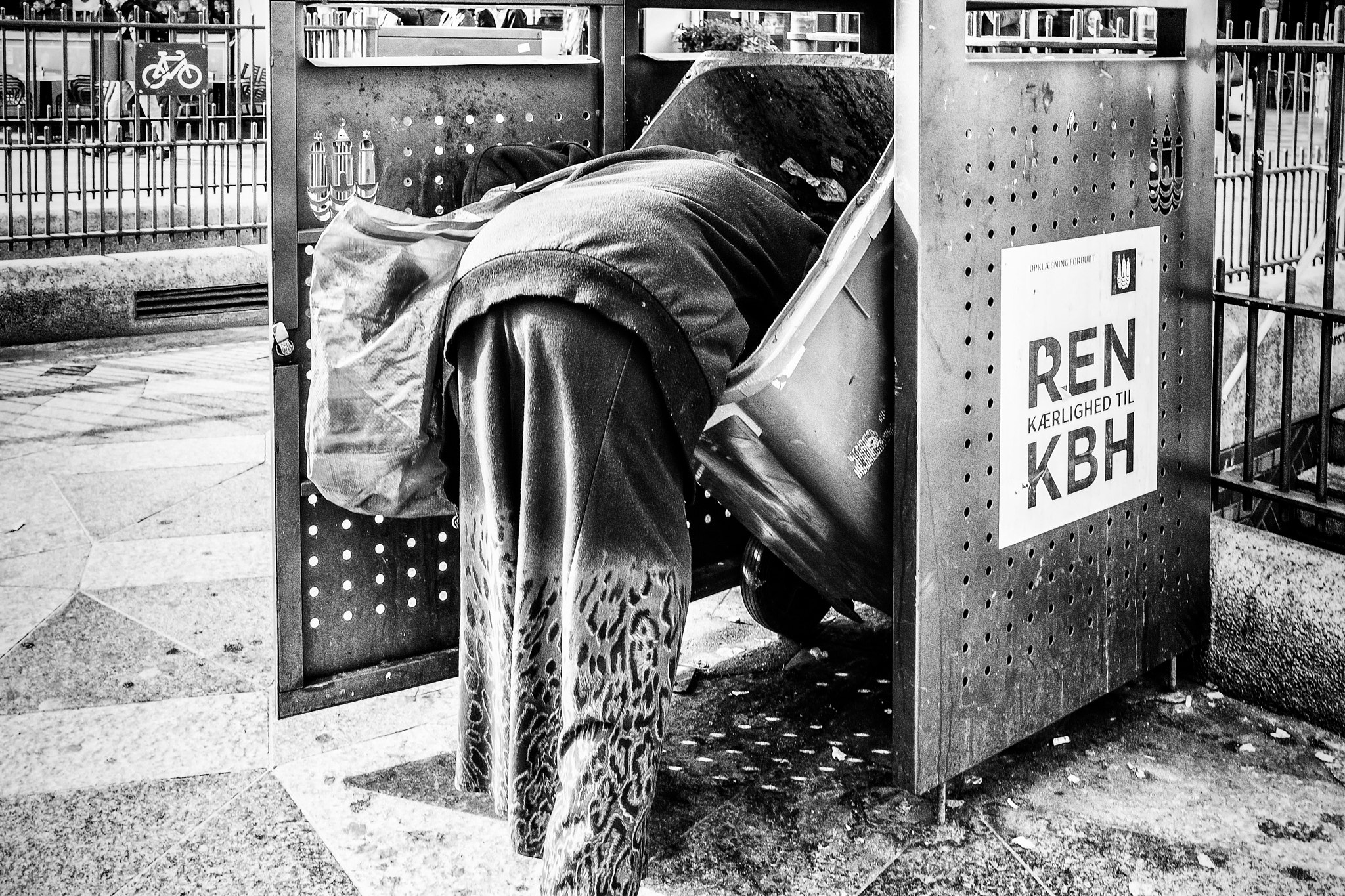 Fujifilm X-Pro2 + Fujifilm XF 23mm F2 R WR sample photo. Homeless.... photography
