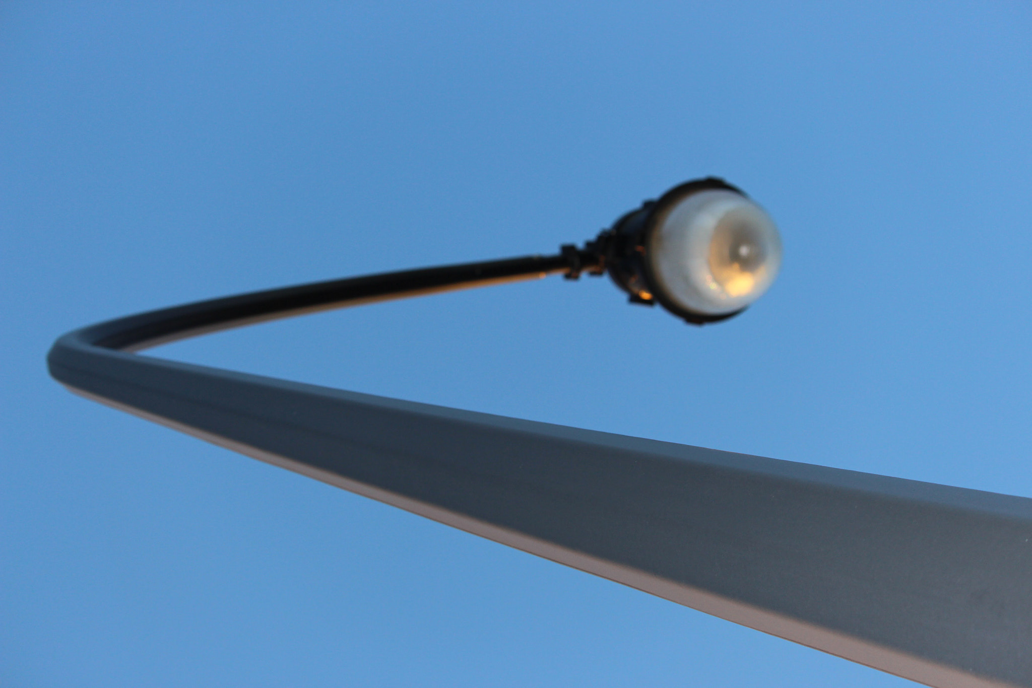 Canon EF-S 55-250mm F4-5.6 IS STM sample photo. Street light post photography