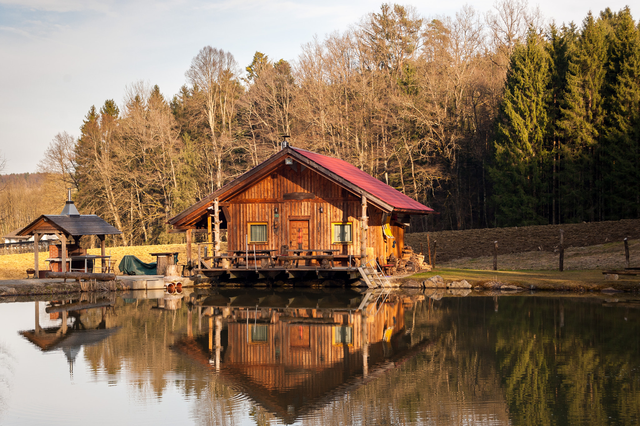 Nikon D700 + AF Zoom-Nikkor 35-70mm f/3.3-4.5 N sample photo. House by the water photography