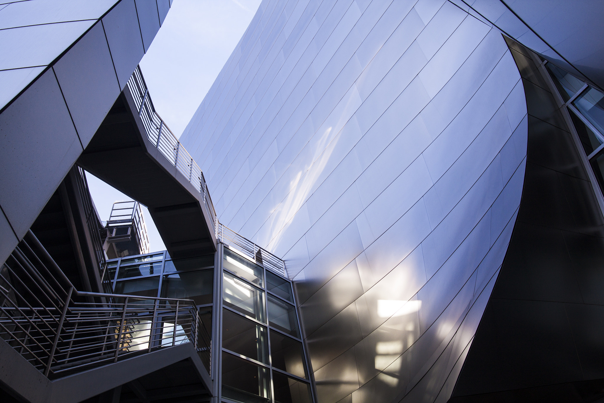 Canon EF 16-35mm F4L IS USM sample photo. Philharmonic photography