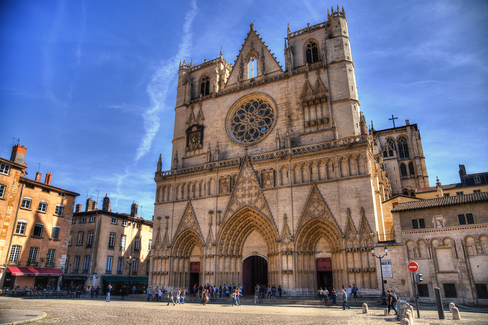 Sigma 24-105mm f/4 DG OS HSM | A sample photo. Cathédrale saint-jean photography