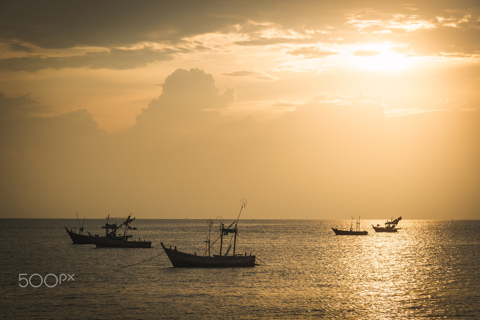Nikon D7200 sample photo. Boats with a beautiful sunset at the sea photography