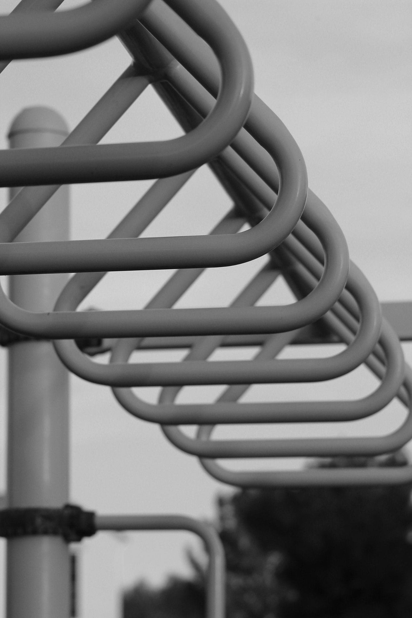 Canon EOS 1200D (EOS Rebel T5 / EOS Kiss X70 / EOS Hi) + EF75-300mm f/4-5.6 sample photo. Monkey bars photography