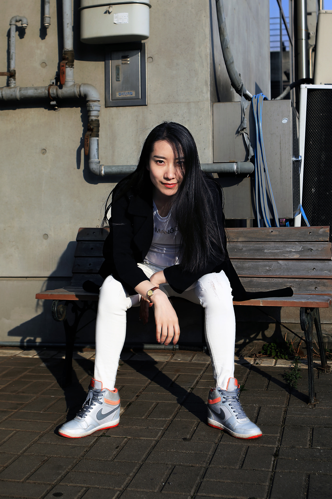 Canon EF 24-70mm F2.8L USM sample photo. A girl performs better than a man photography