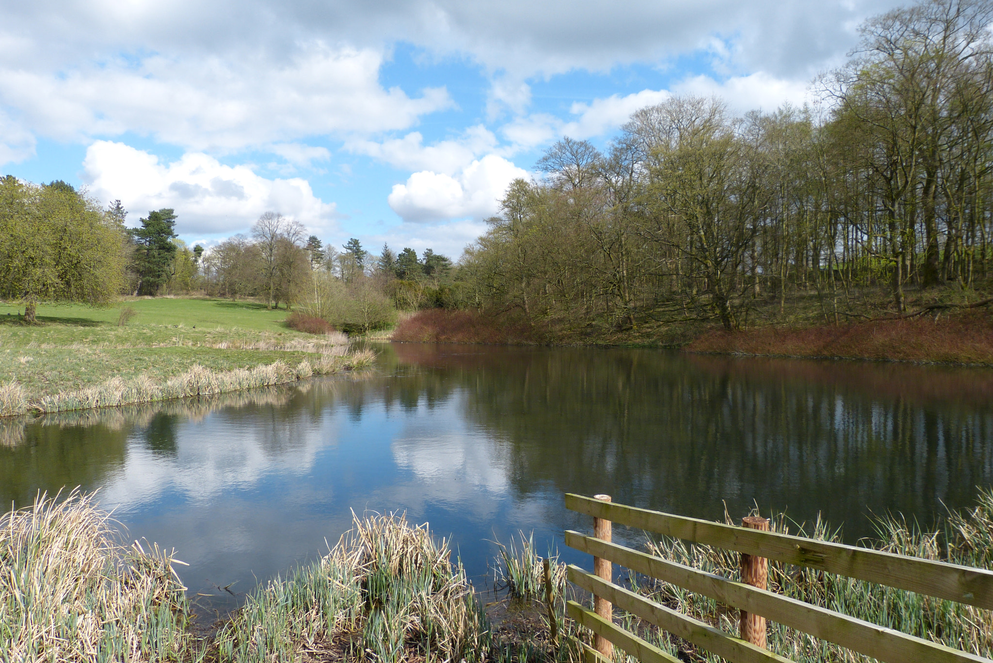 Leica V-Lux 3 sample photo. This is a photo i took in peak district national park, uk. photography