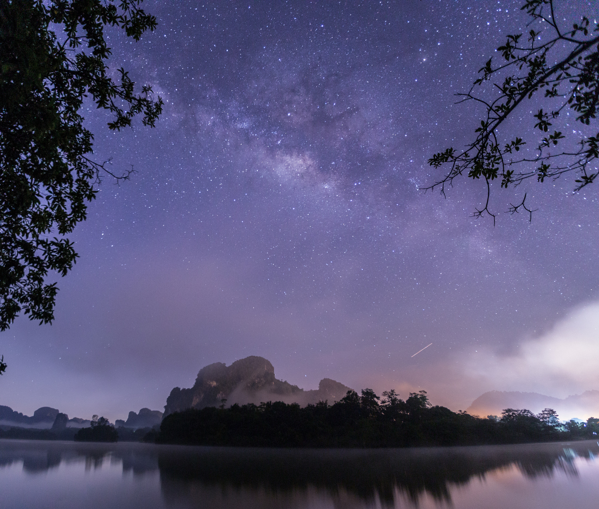 Canon EF 16-35mm F2.8L II USM sample photo. Milky way above nong thale photography