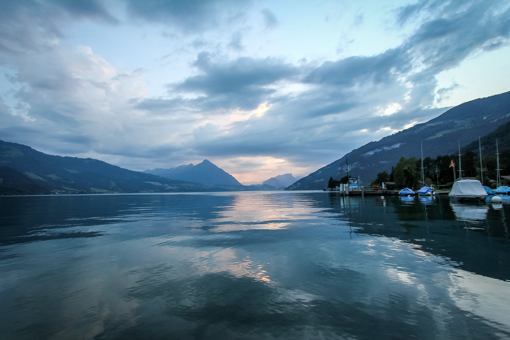 Canon EOS 60D + Canon EF-S 10-22mm F3.5-4.5 USM sample photo. Sunset @ lake brienzersee photography
