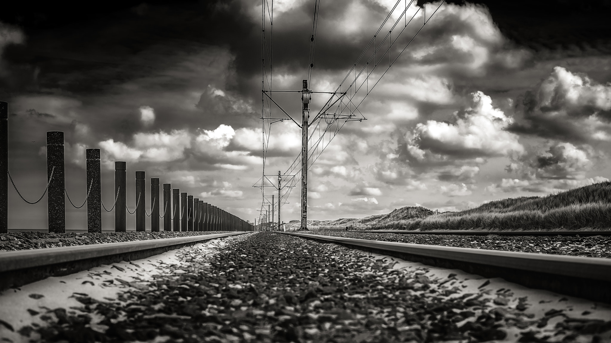 Canon EF-M 22mm F2 STM sample photo. Dramatic rails photography
