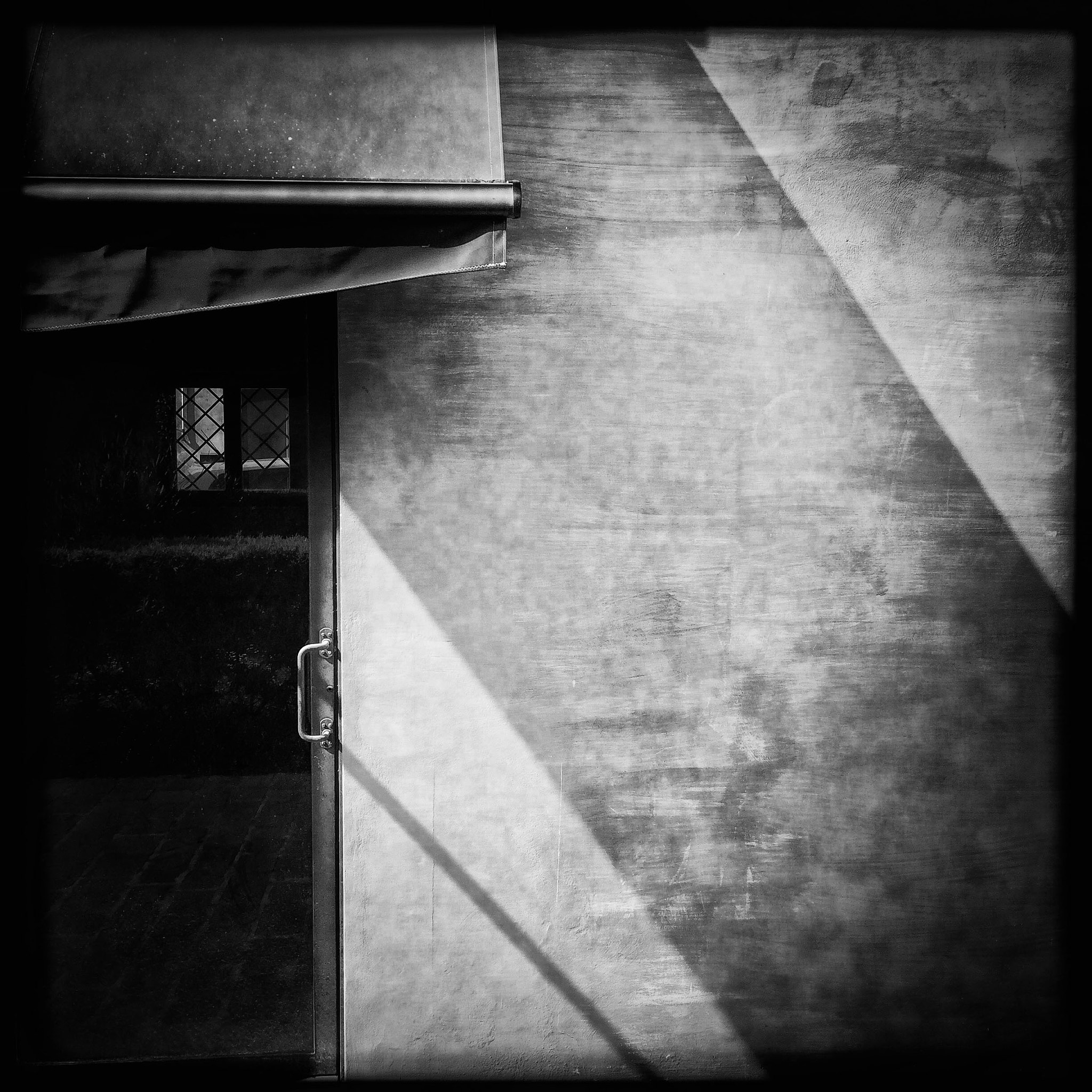 Hipstamatic 334 sample photo. Door wall and shadow photography