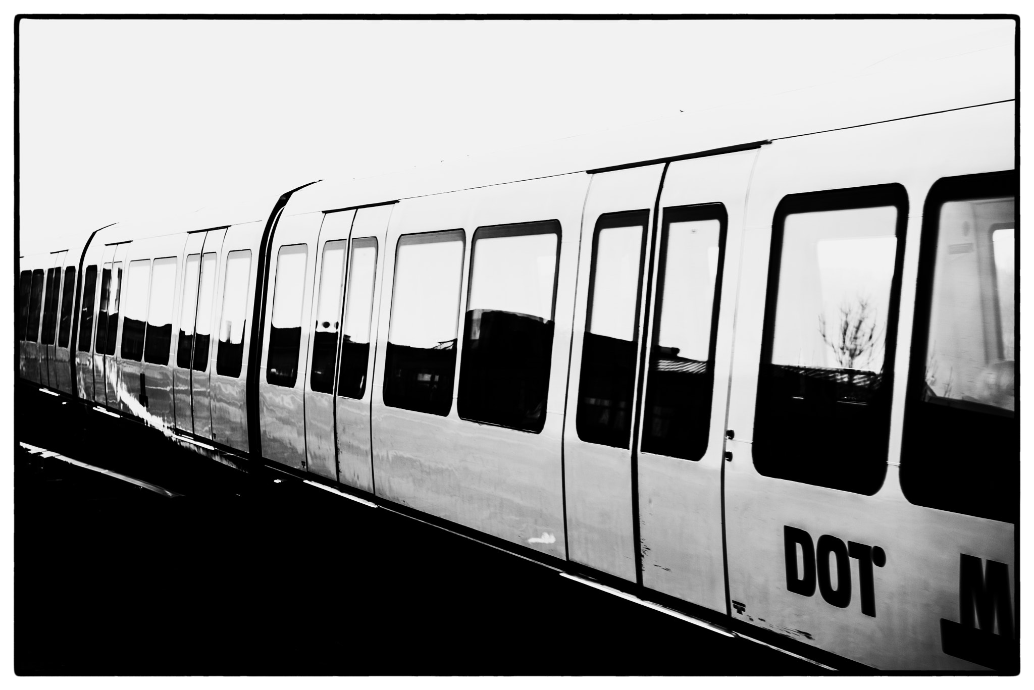 Nikon D610 sample photo. Metro between stations photography