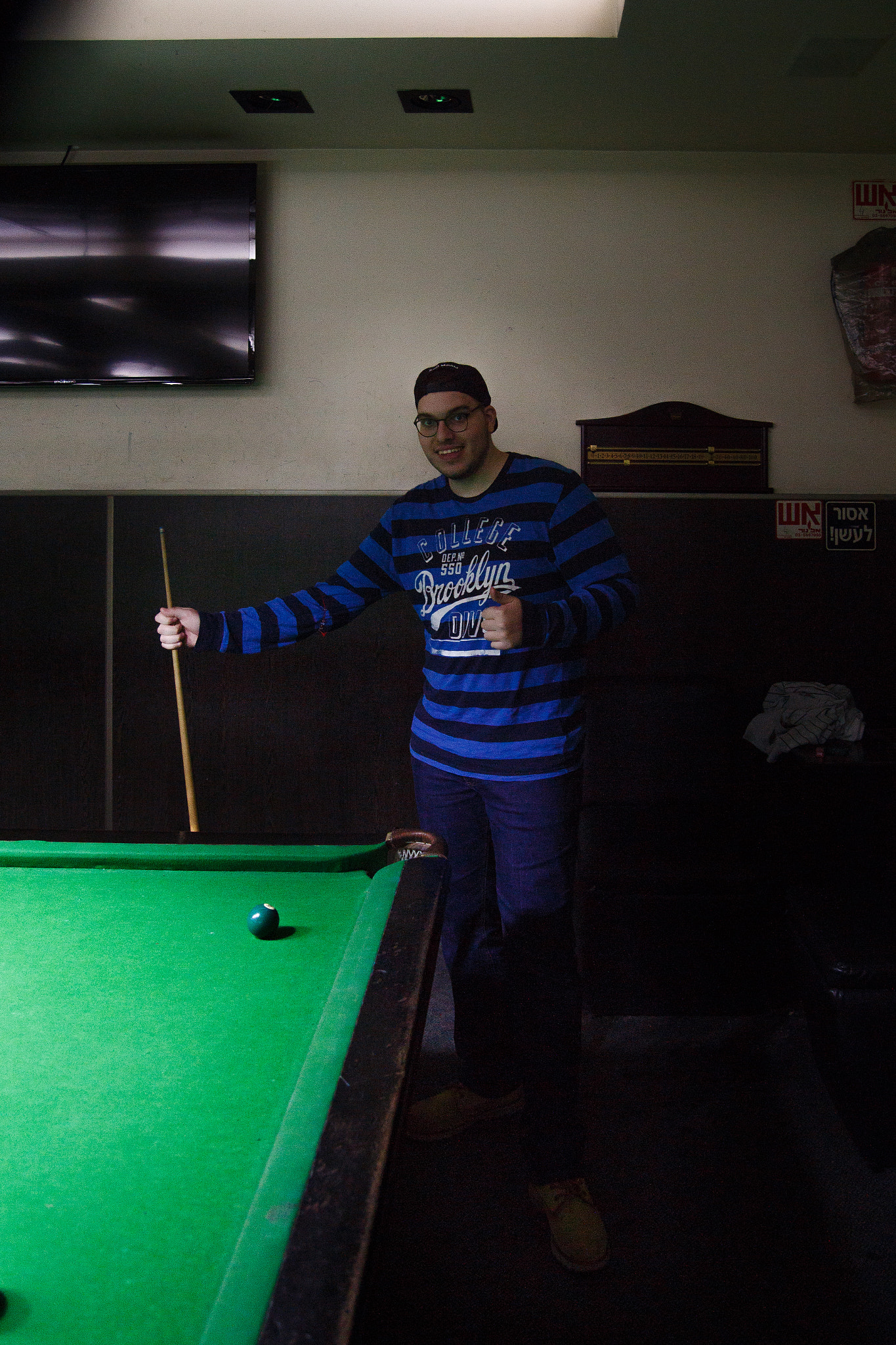 Canon EOS 700D (EOS Rebel T5i / EOS Kiss X7i) sample photo. Taking pictures in the snooker with a friend photography