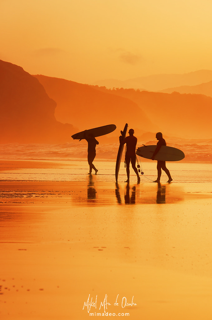 Sony Alpha NEX-5N sample photo. Surfers at sunset photography