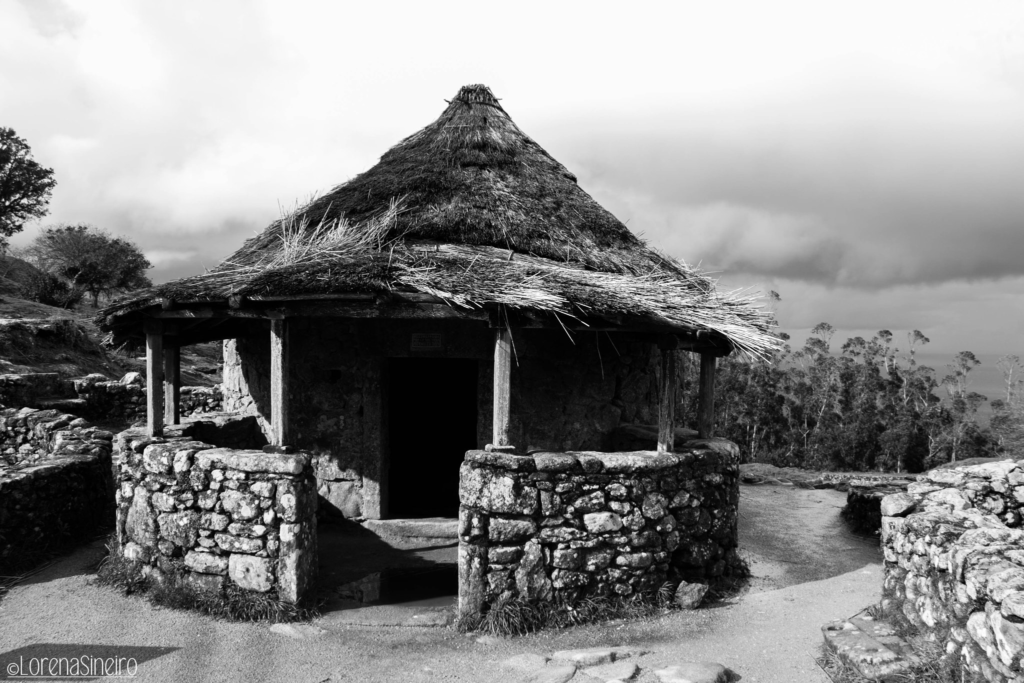 Canon EOS 1000D (EOS Digital Rebel XS / EOS Kiss F) sample photo. Castro in santa trega photography
