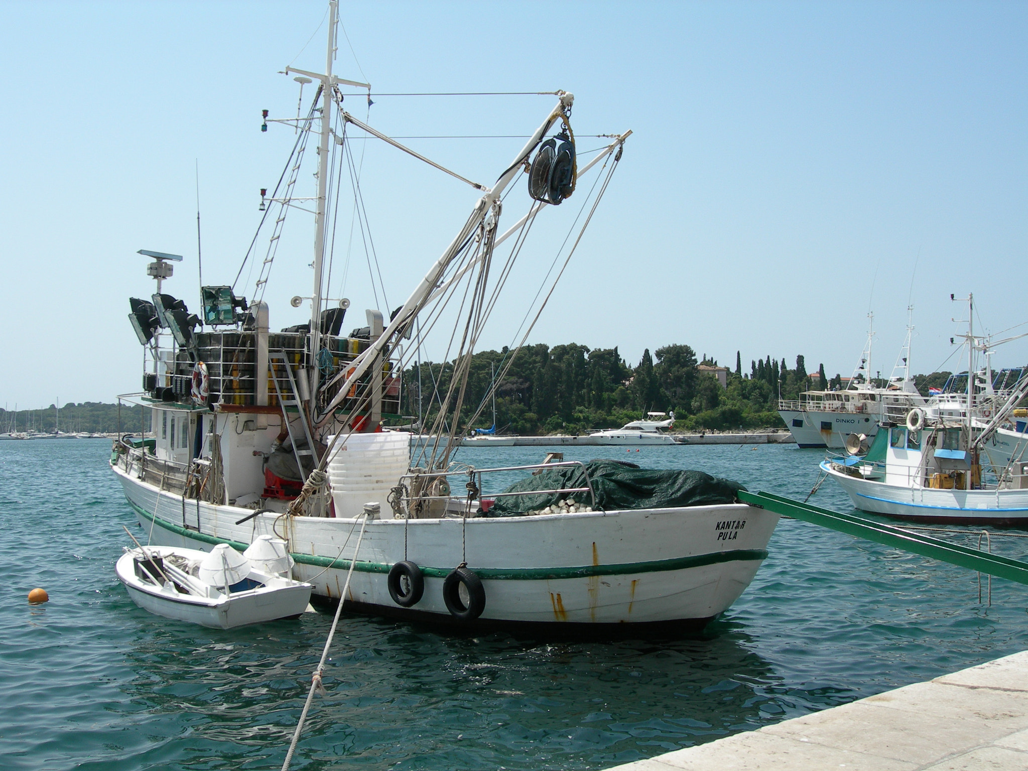 Nikon E7900 sample photo. Fishing boat photography