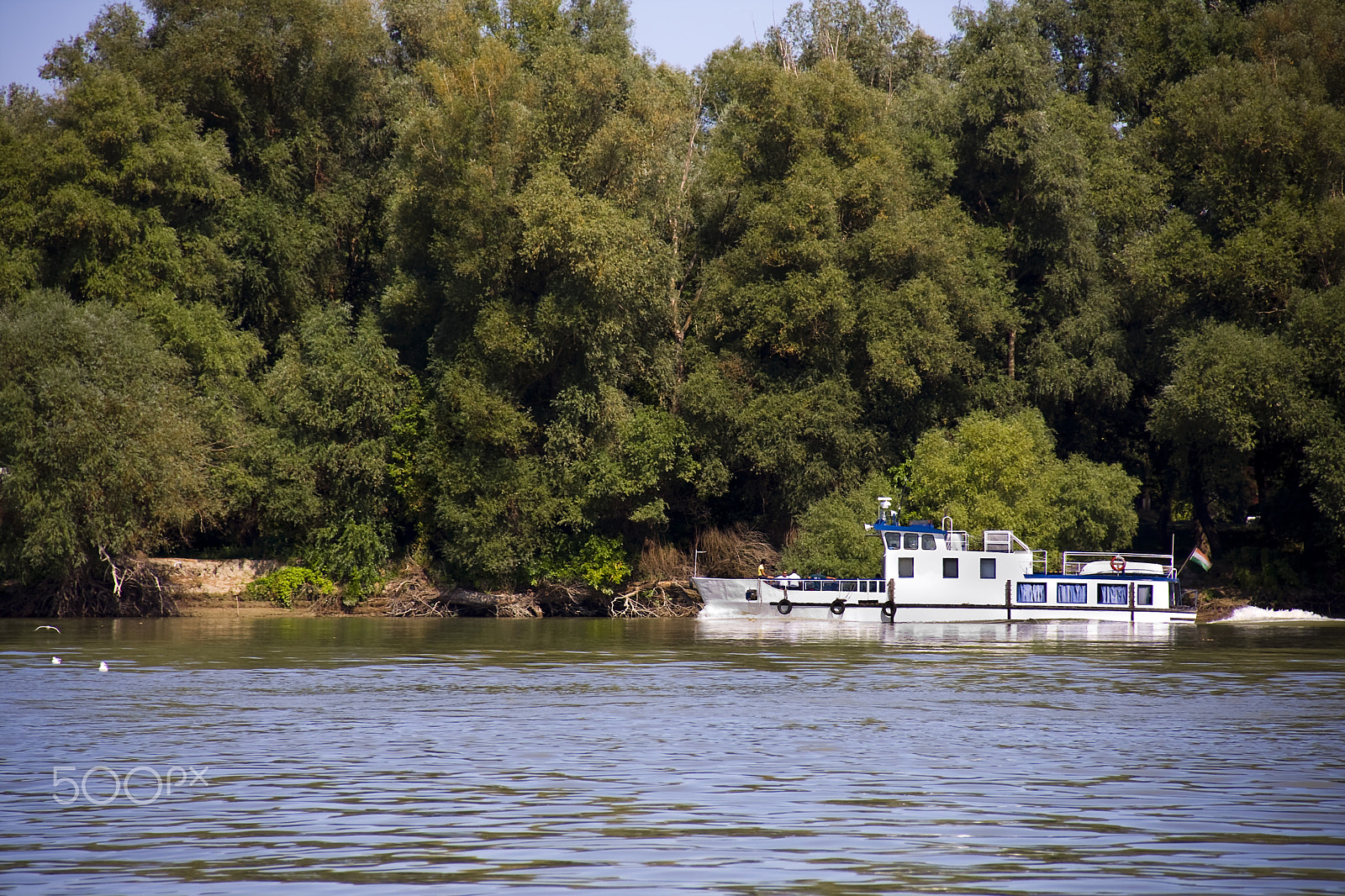 Canon EOS 40D + Canon EF-S 18-135mm F3.5-5.6 IS sample photo. Old ship on danube photography