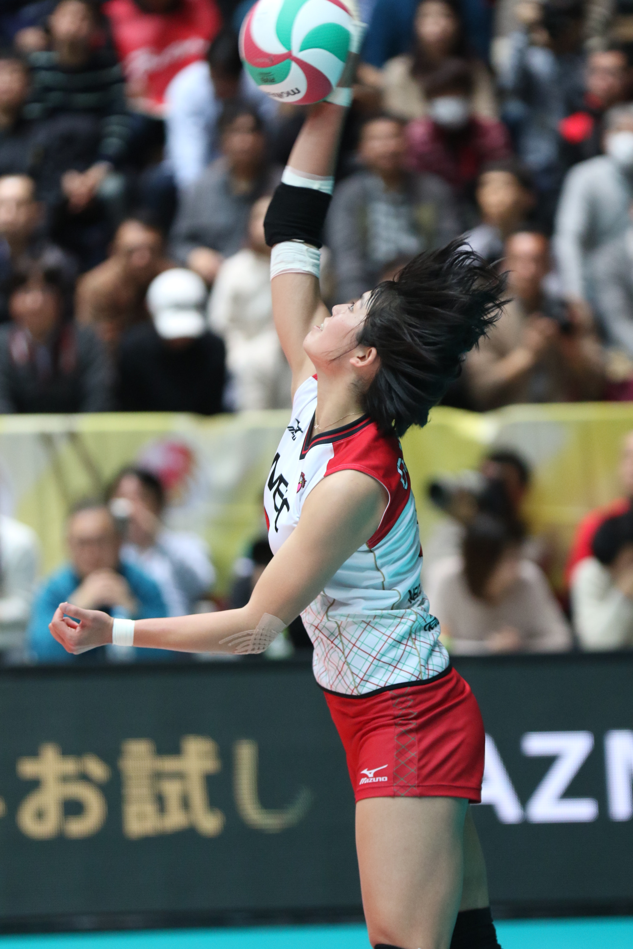 Canon EOS 7D Mark II + Canon EF 70-200mm F2.8L IS II USM sample photo. Volleyball serve photography