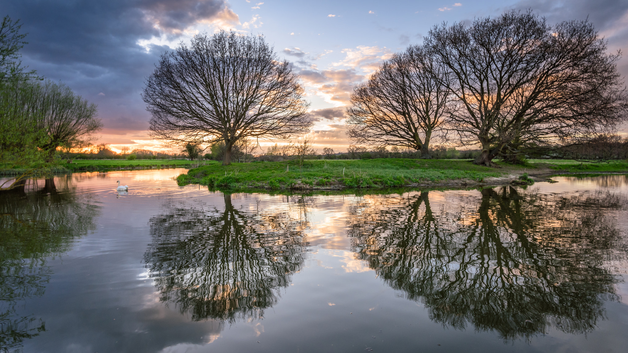 Nikon D810 + Nikon AF-S Nikkor 16-35mm F4G ED VR sample photo. River stour dedham photography