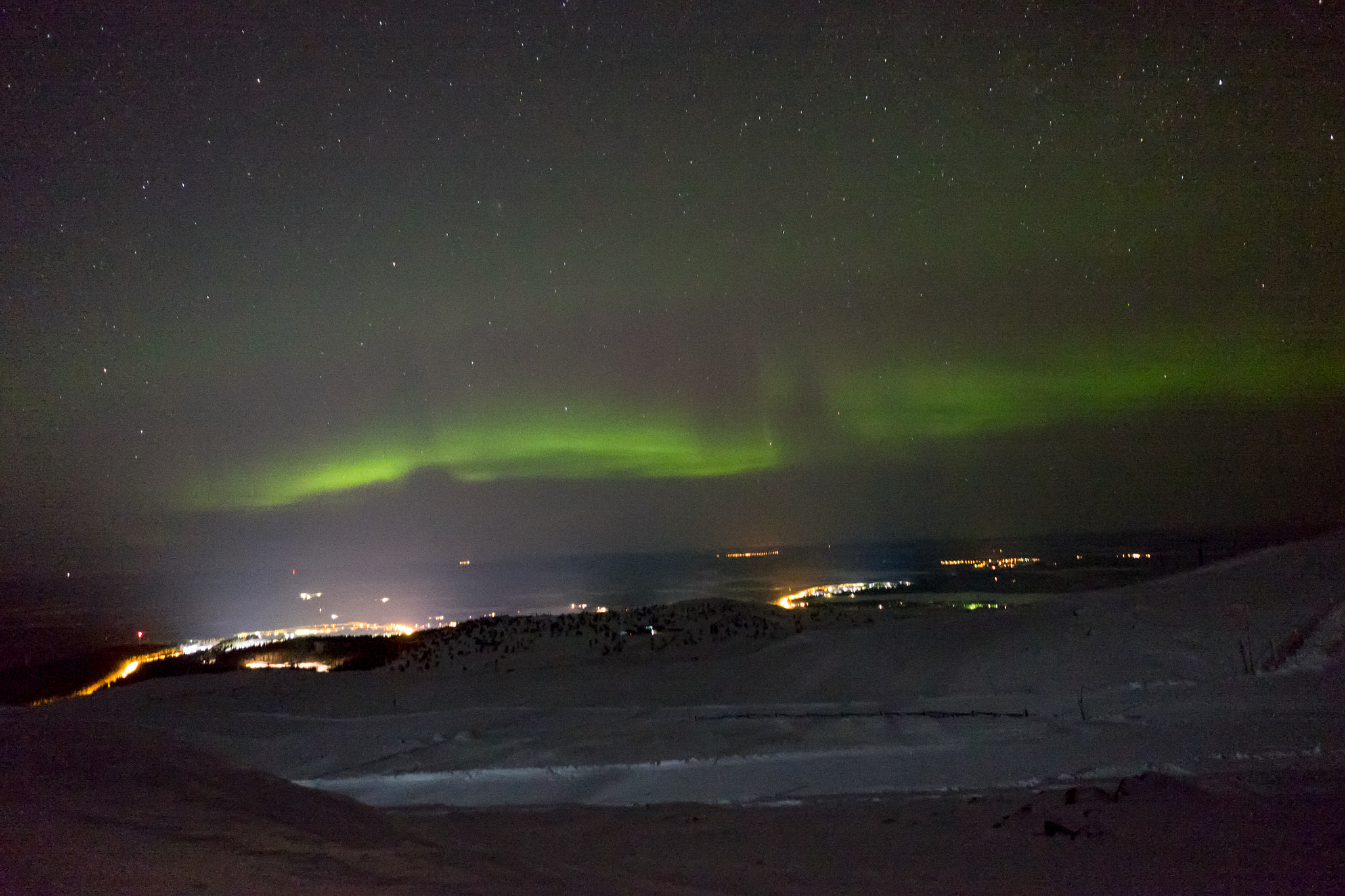 Fujifilm XF 14mm F2.8 R sample photo. The northern lights from the summit of levi fell photography