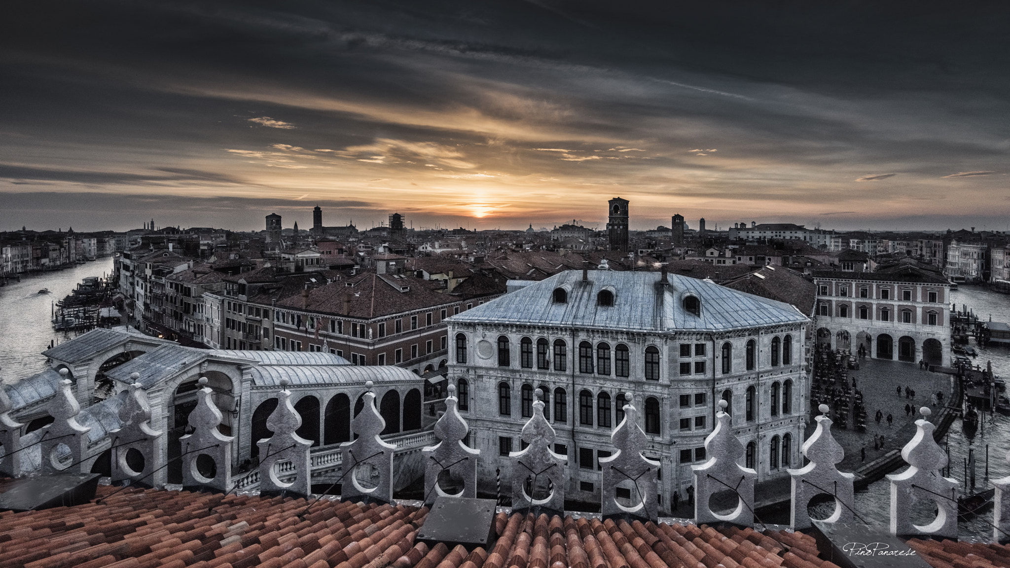 Nikon AF-S Nikkor 16-35mm F4G ED VR sample photo. Sunset on venice photography