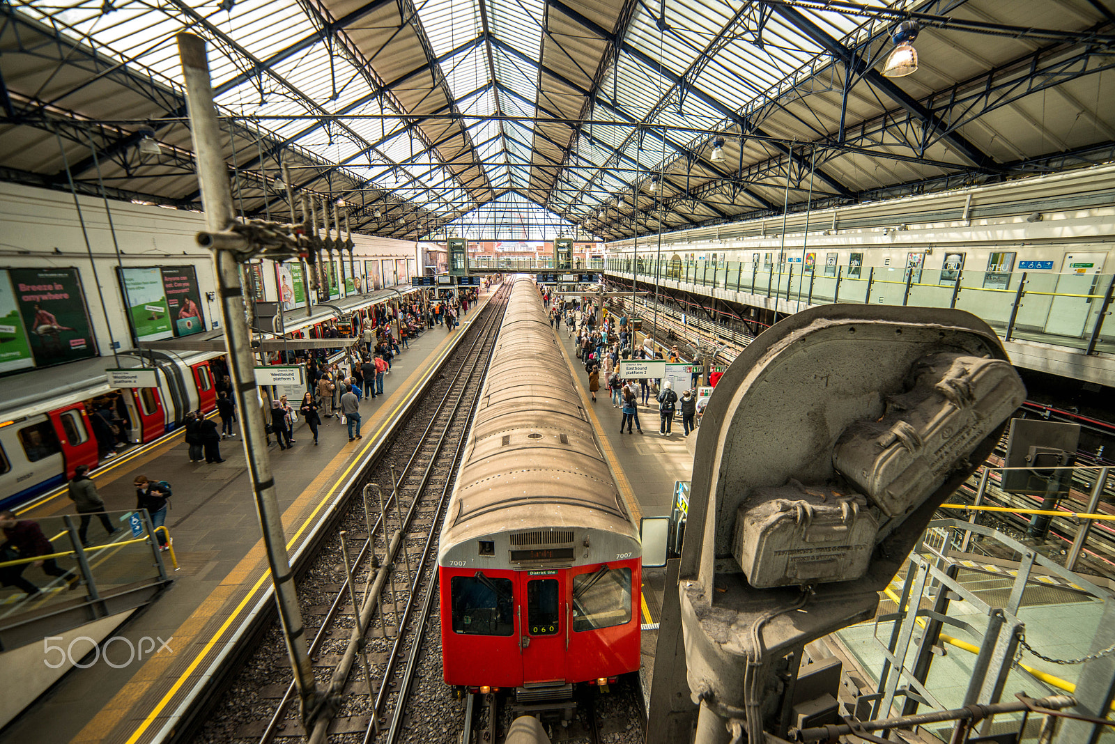 Samyang 14mm F2.8 ED AS IF UMC sample photo. Metro photography