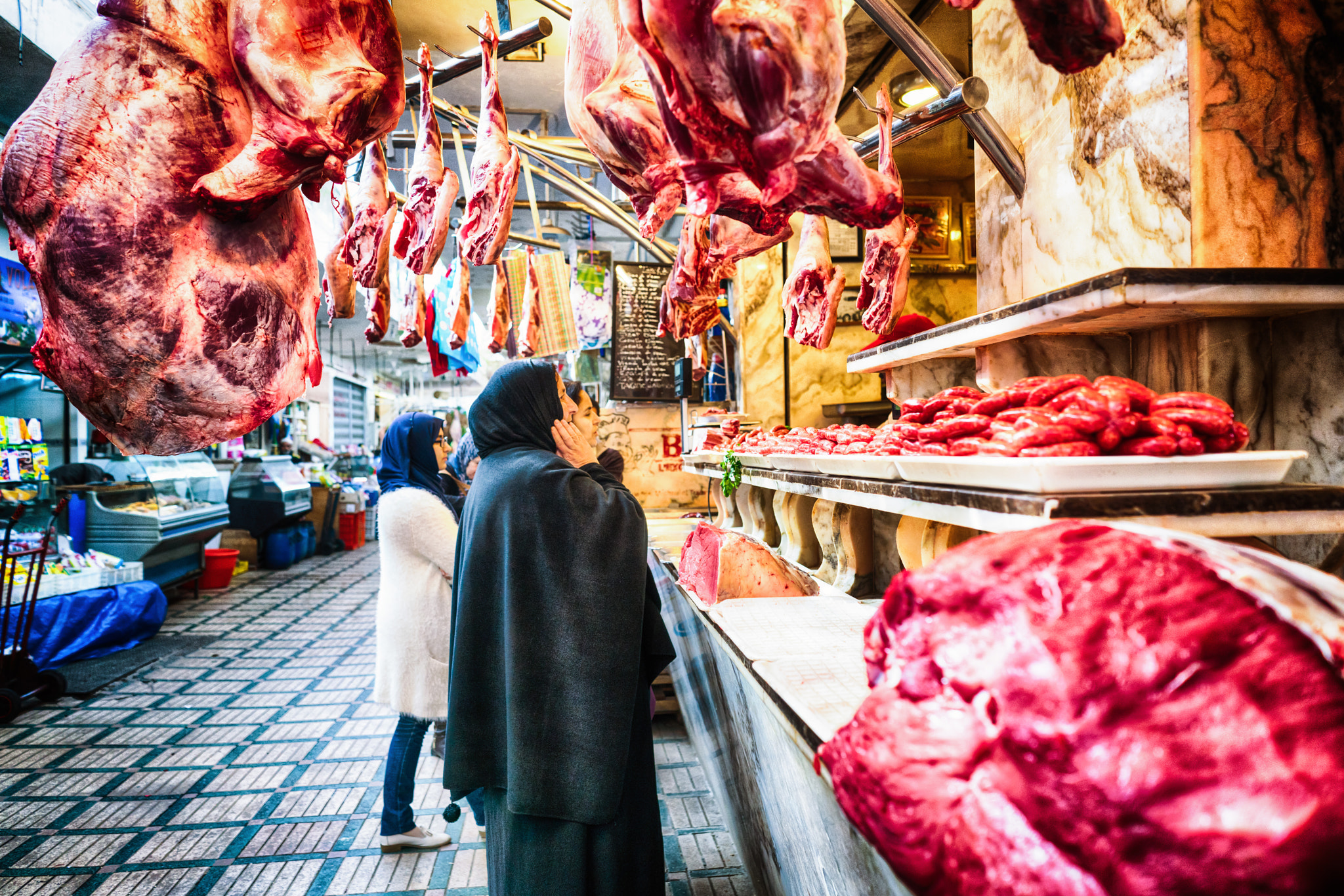 Sony a7R II + Sony FE 28mm F2 sample photo. Moroccan life contrasts photography