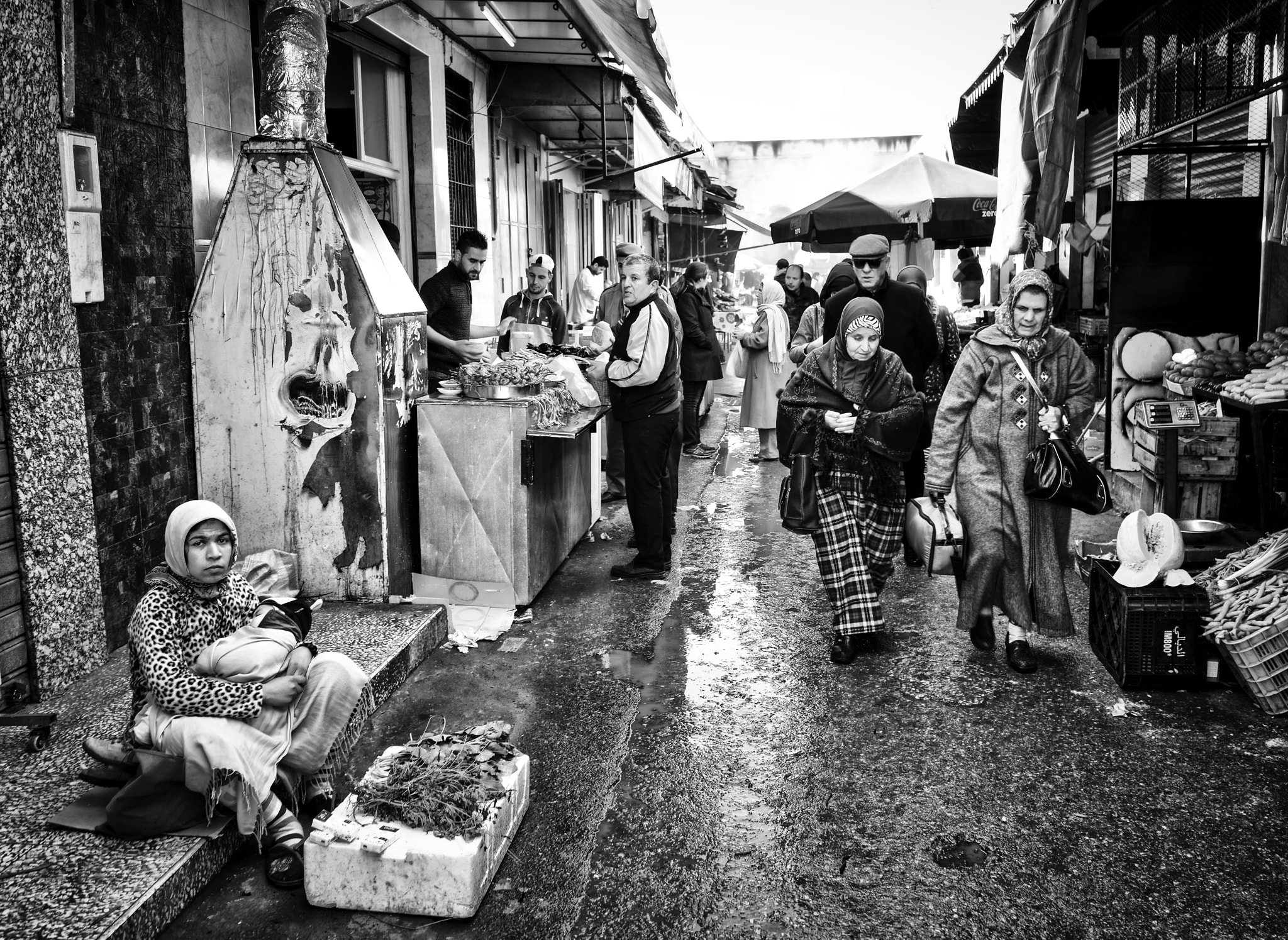 Sony FE 28mm F2 sample photo. Moroccan life contrasts photography