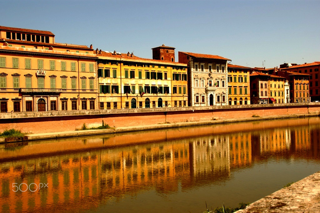 Sony DT 18-200mm F3.5-6.3 sample photo. Riflessi italiani photography