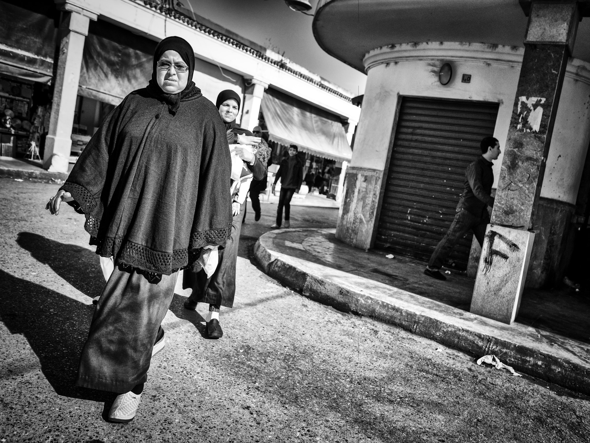 Sony a7R II + Sony FE 28mm F2 sample photo. Moroccan life contrasts photography