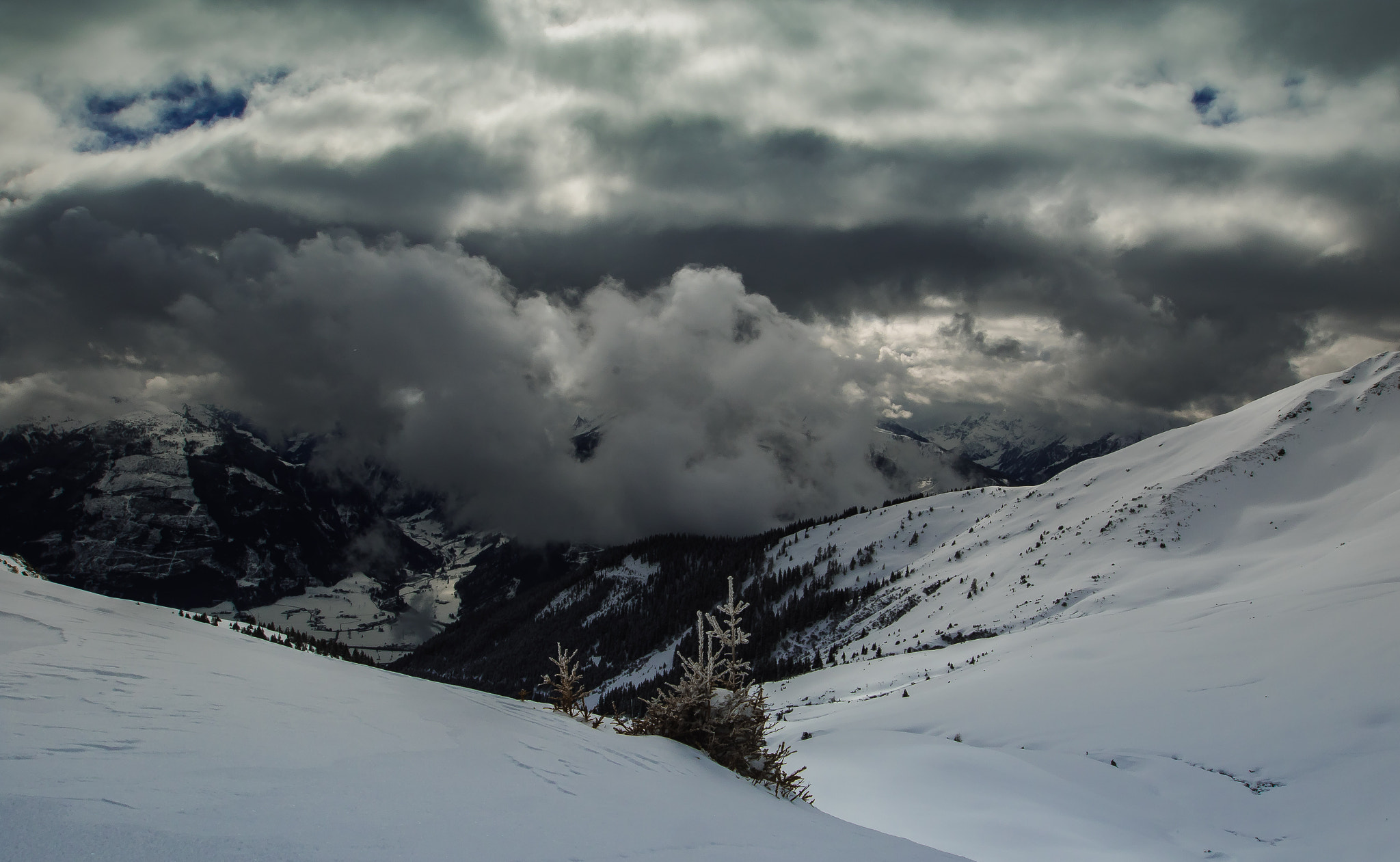 Canon EF 16-35mm F2.8L II USM sample photo. Light and clouds photography