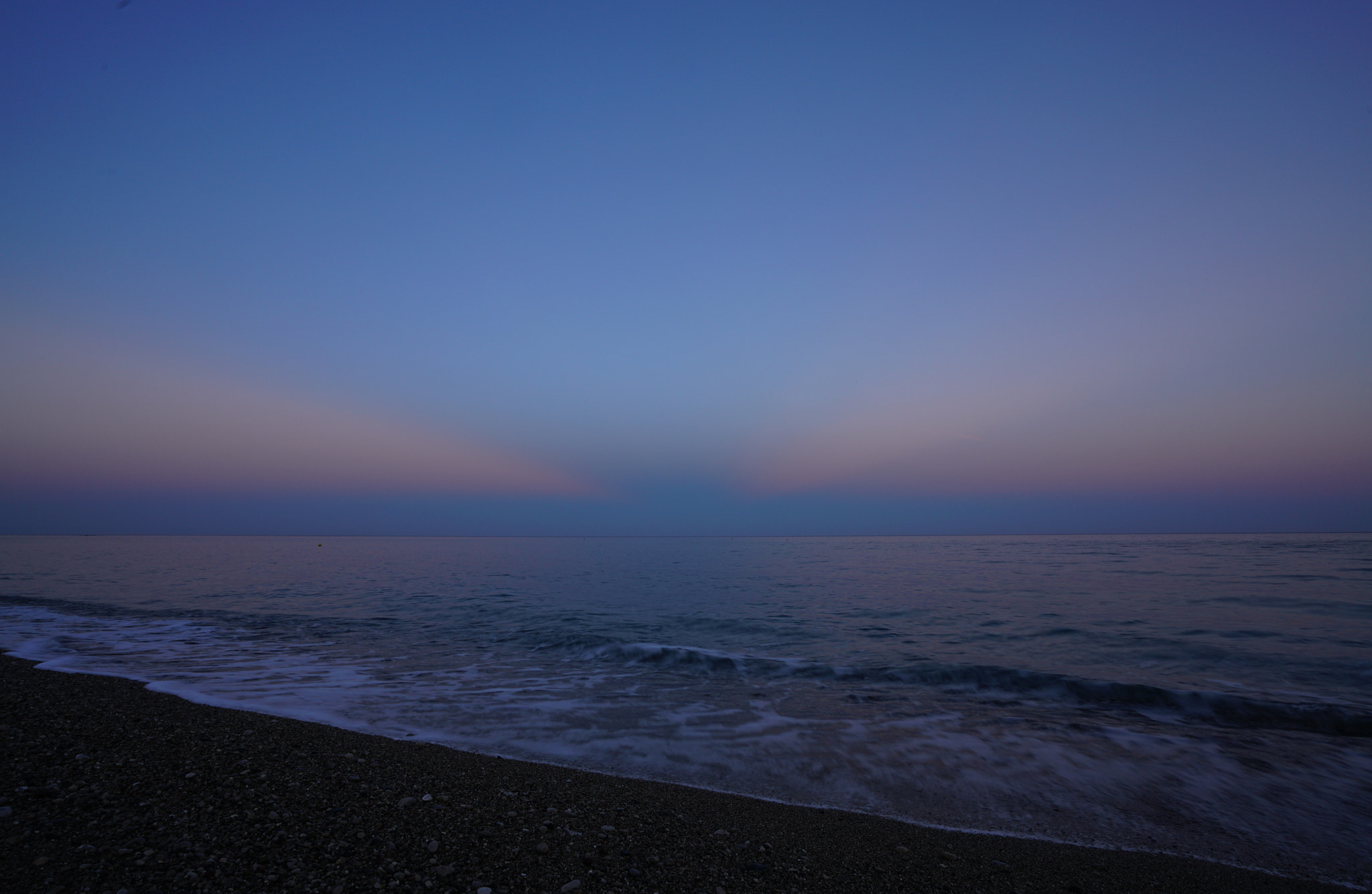 Sony a7R II + Sony Vario-Tessar T* FE 16-35mm F4 ZA OSS sample photo. Ever seen a blue sun? photography