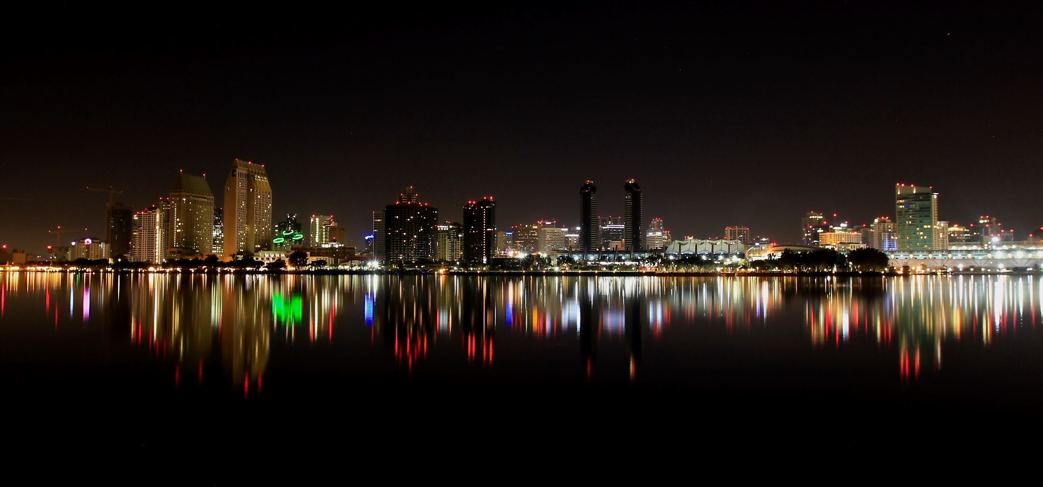 Canon EF 16-35mm F2.8L II USM sample photo. Dark reflection photography