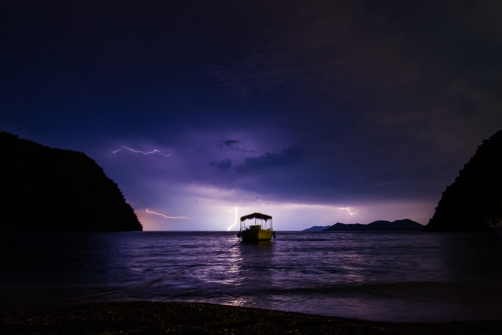 Canon EOS 7D + Canon EF-S 10-22mm F3.5-4.5 USM sample photo. Thunder getting closer photography