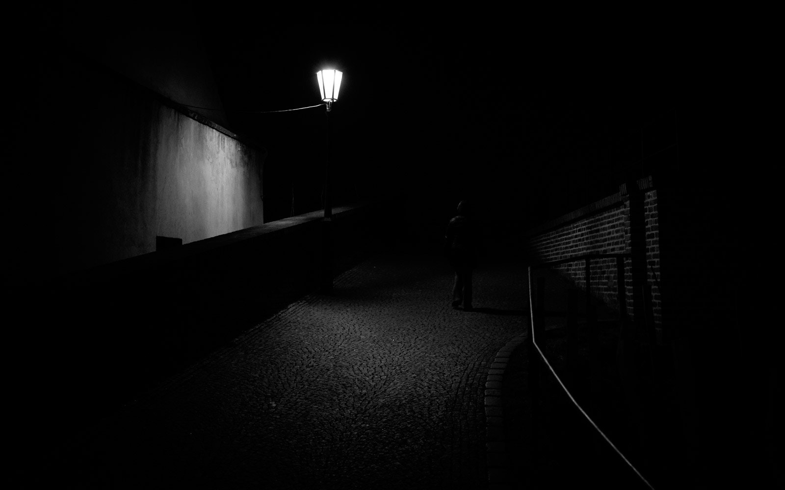 Fujifilm X-E2 + Fujifilm XF 18-55mm F2.8-4 R LM OIS sample photo. Walking to the darkness photography