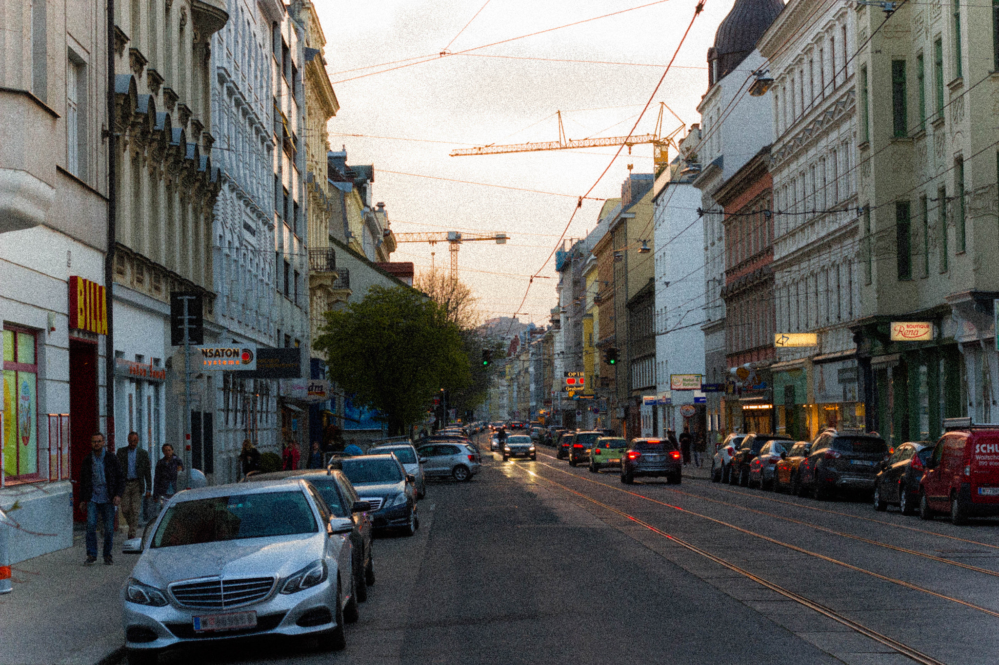 Canon EOS 550D (EOS Rebel T2i / EOS Kiss X4) + Canon EF 50mm F1.8 STM sample photo. A street in vienna photography
