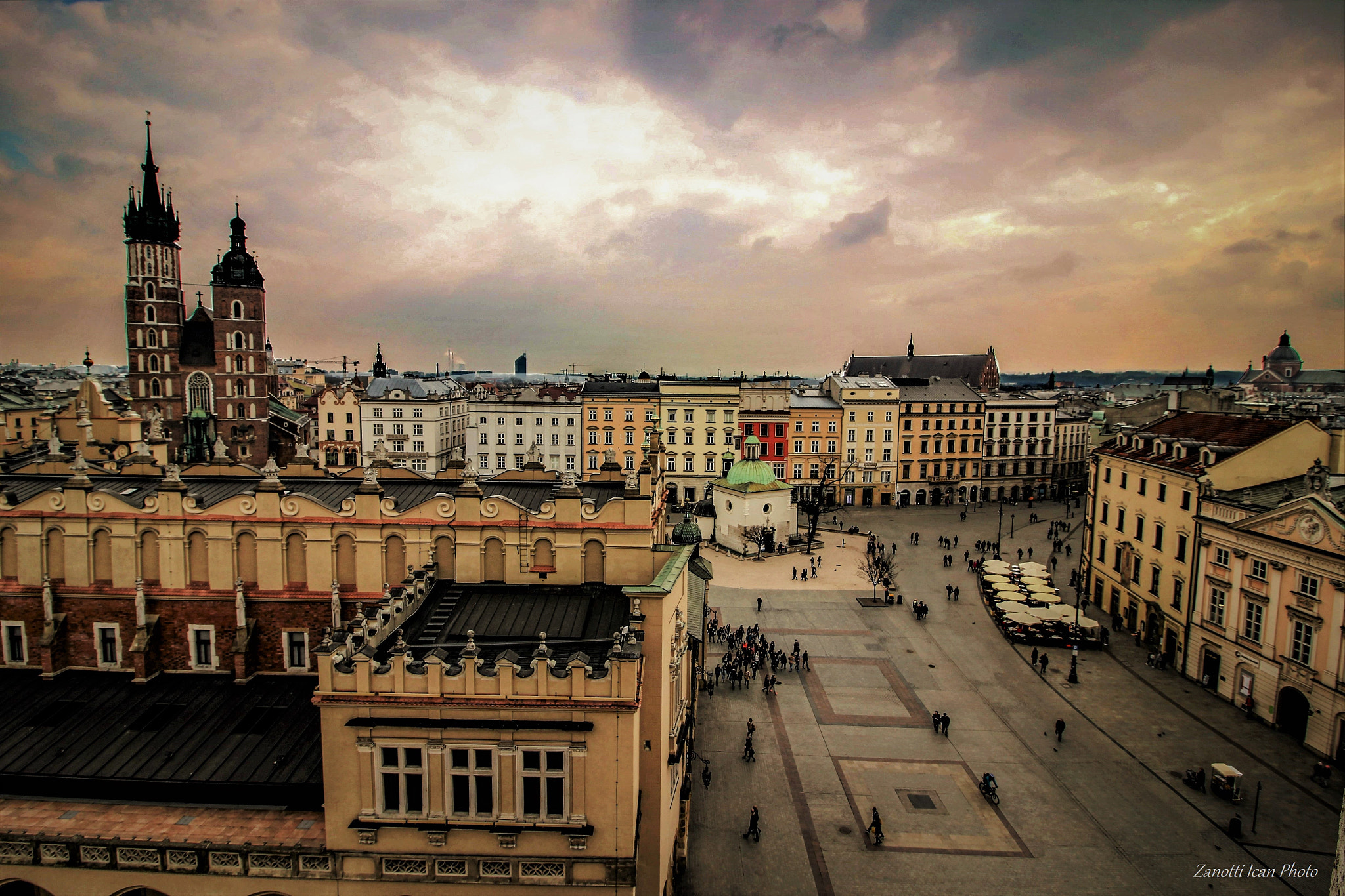 Canon EOS 1200D (EOS Rebel T5 / EOS Kiss X70 / EOS Hi) sample photo. The light in krakow photography