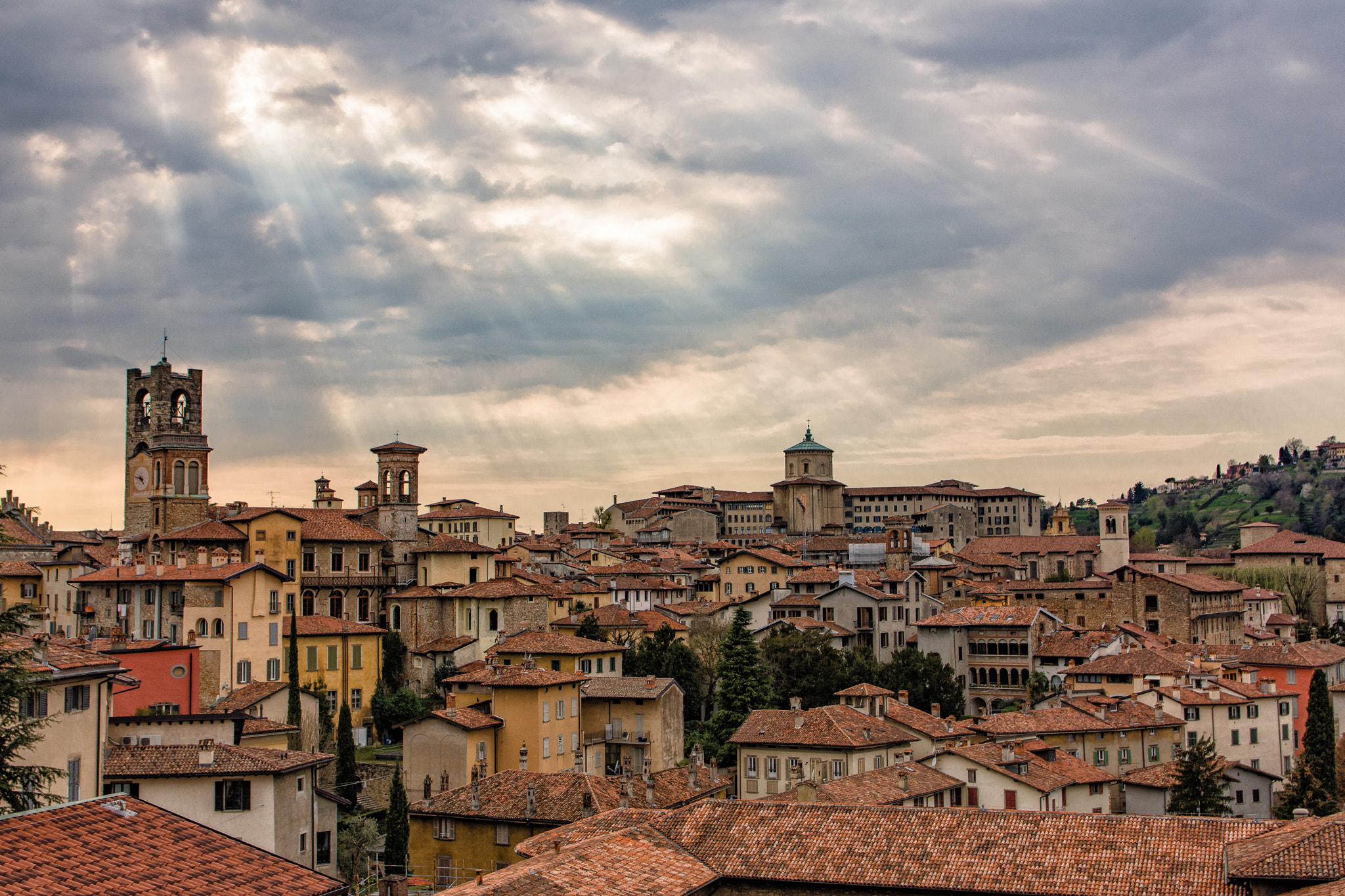 Nikon D7200 sample photo. Clou∂s on the roofs photography