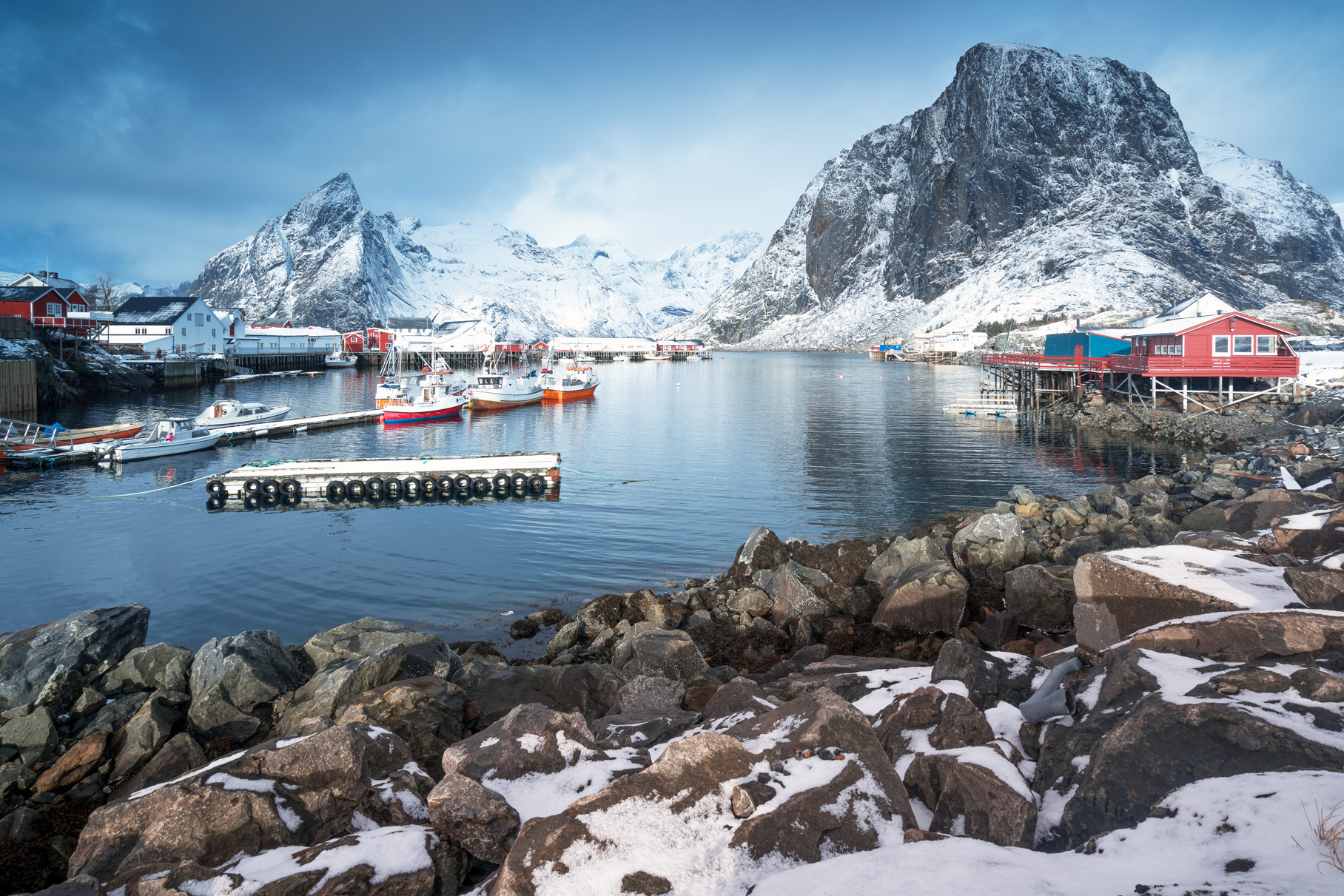 Sony a7R II + Sony Vario-Tessar T* FE 16-35mm F4 ZA OSS sample photo. Morning on lofoten photography
