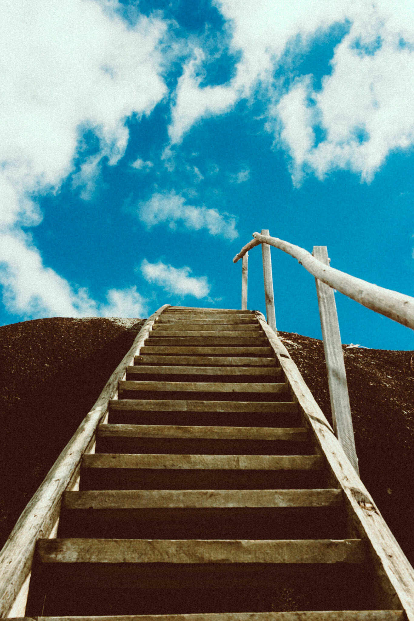 Canon EOS 100D (EOS Rebel SL1 / EOS Kiss X7) sample photo. Stairway to heaven photography