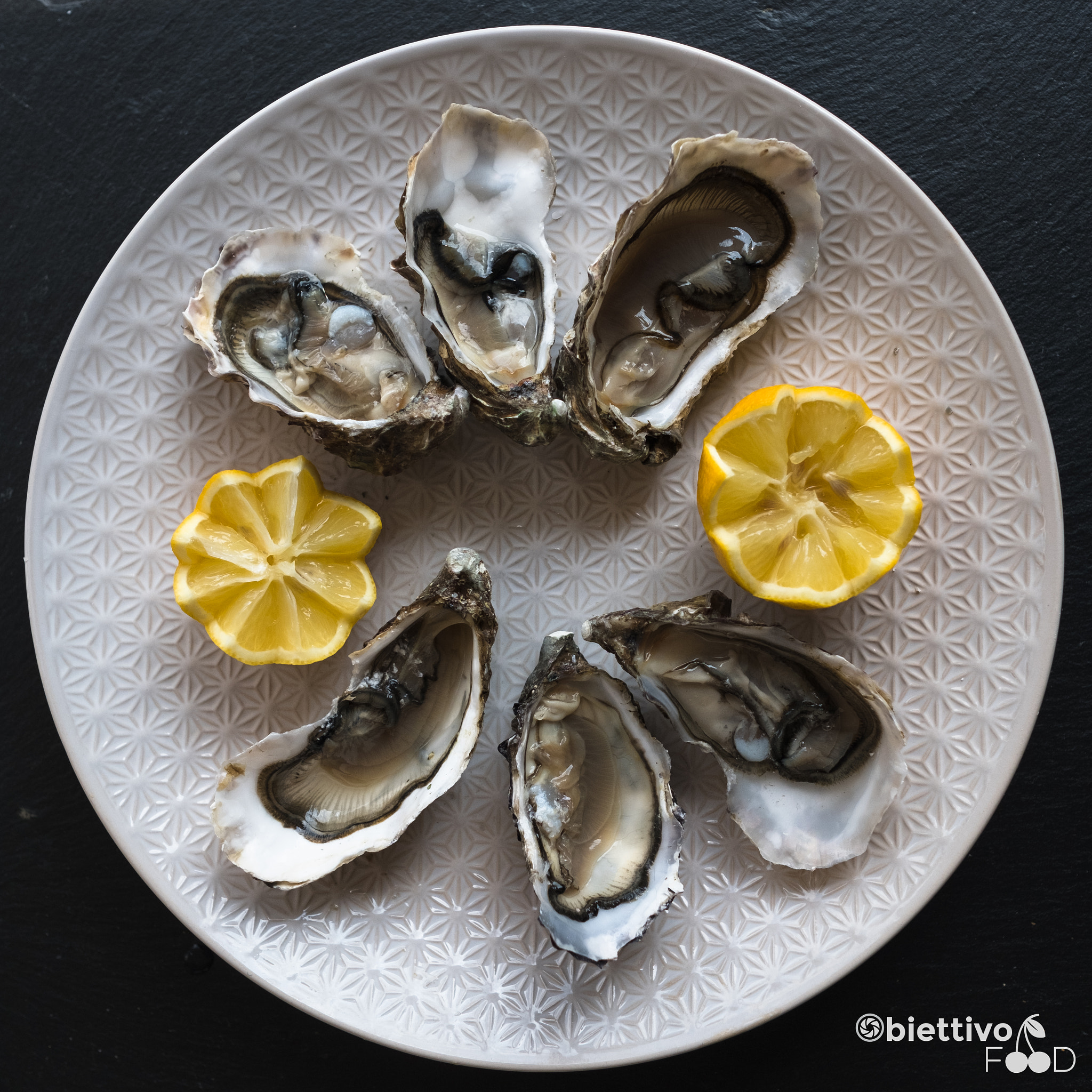Fujifilm X-T2 sample photo. Oysters appetizer photography