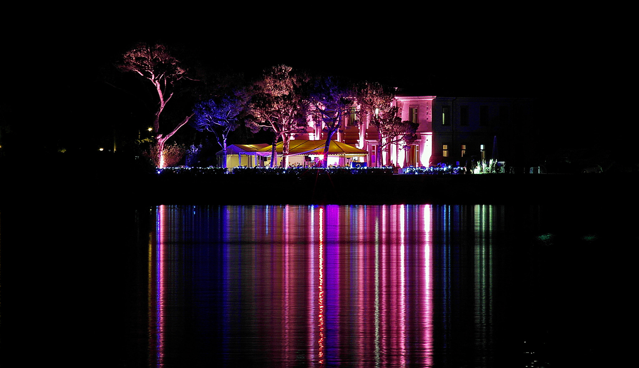 Samsung WB750 sample photo. Party como lake photography