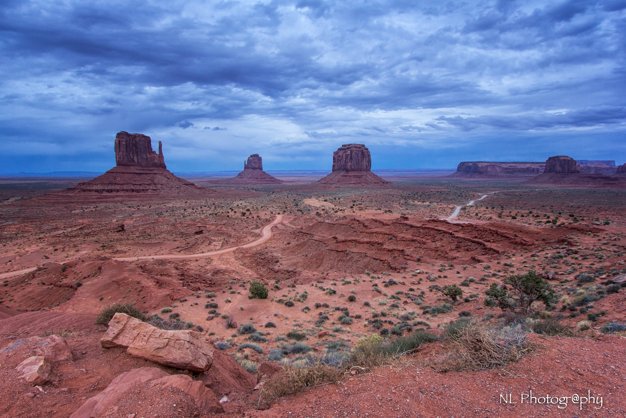 Canon EF-S 10-22mm F3.5-4.5 USM sample photo. Storm over monument valley photography