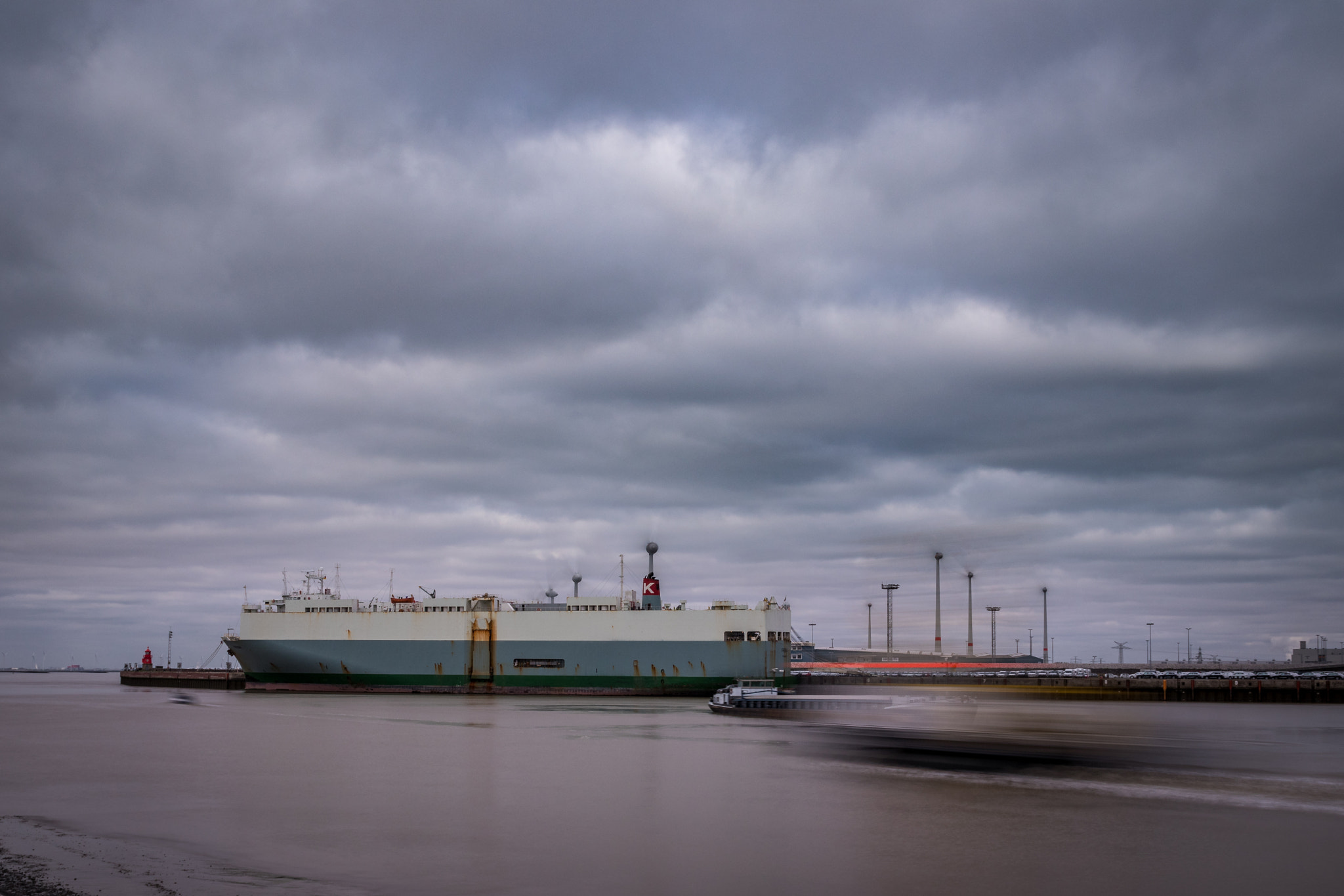 Sigma 17-70mm F2.8-4 DC Macro OS HSM sample photo. Ship on the run photography